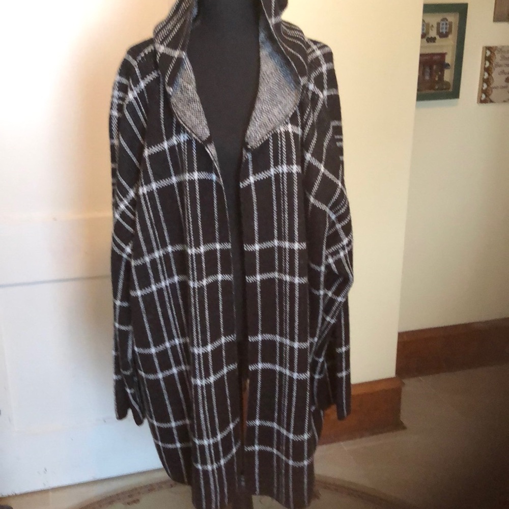 Pennington a cardigan size 4X. Ptp 33” length 36” NWOT